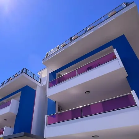 Comfy Ground-floor Steps Form The Apartamento *