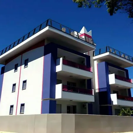 Comfy Ground-floor Steps Form The شقة *