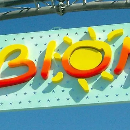 Апартаменти Comfy Ground-floor Steps Form The Бібіоне