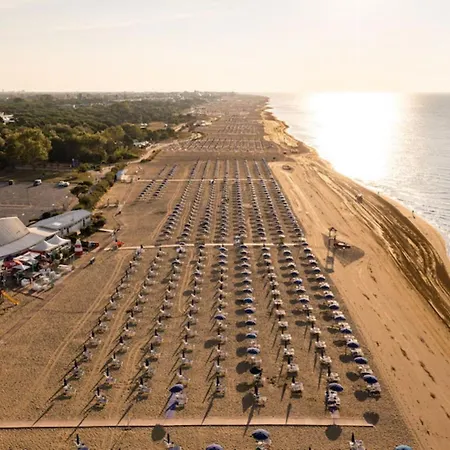 Апартаменти Comfy Ground-floor Steps Form The Бібіоне